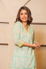 Load image into Gallery viewer, Green &amp; Yellow Kurta
