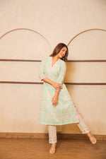 Load image into Gallery viewer, Green &amp; Pink Kurta
