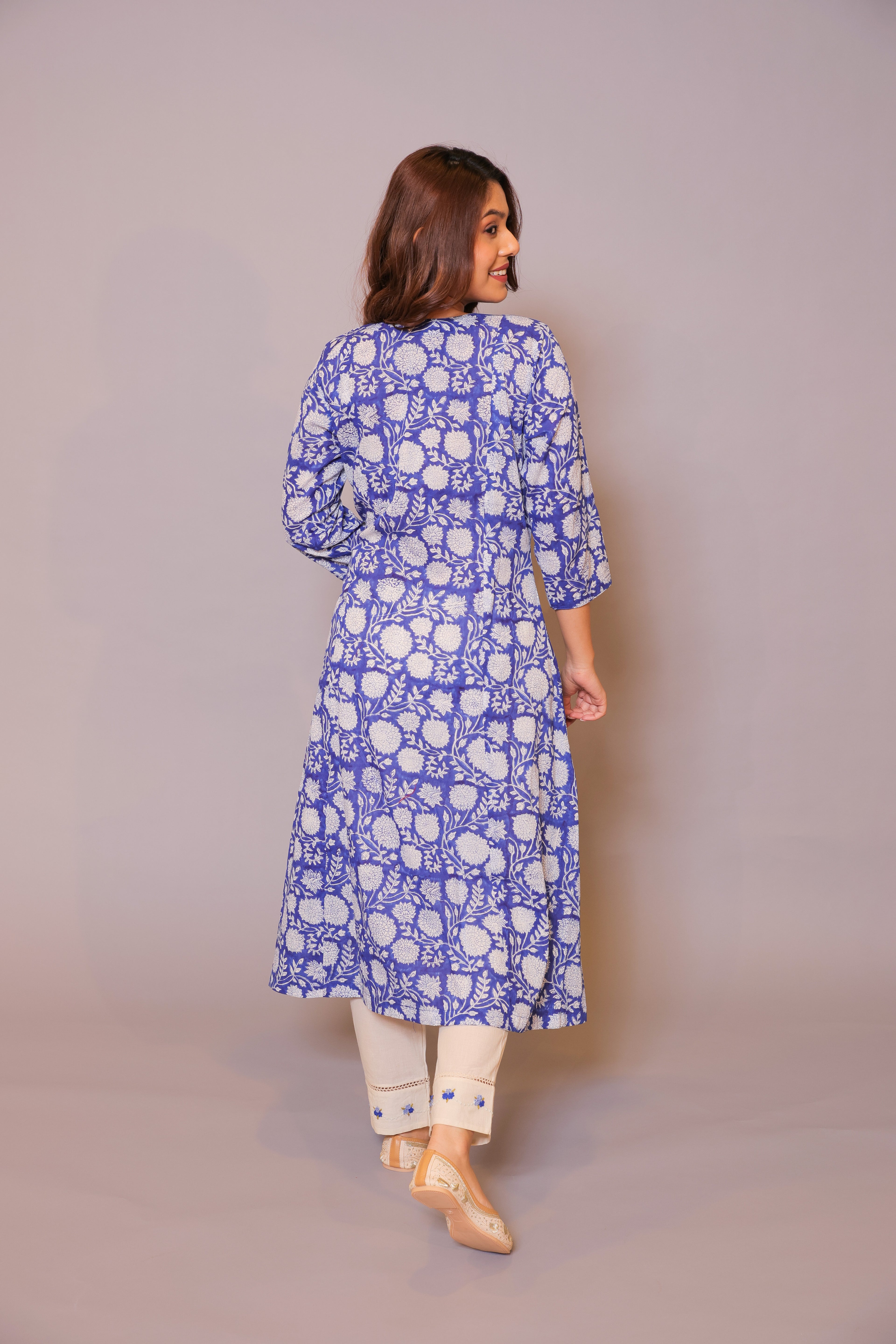 Pants with hand embroidery in shades of Blue