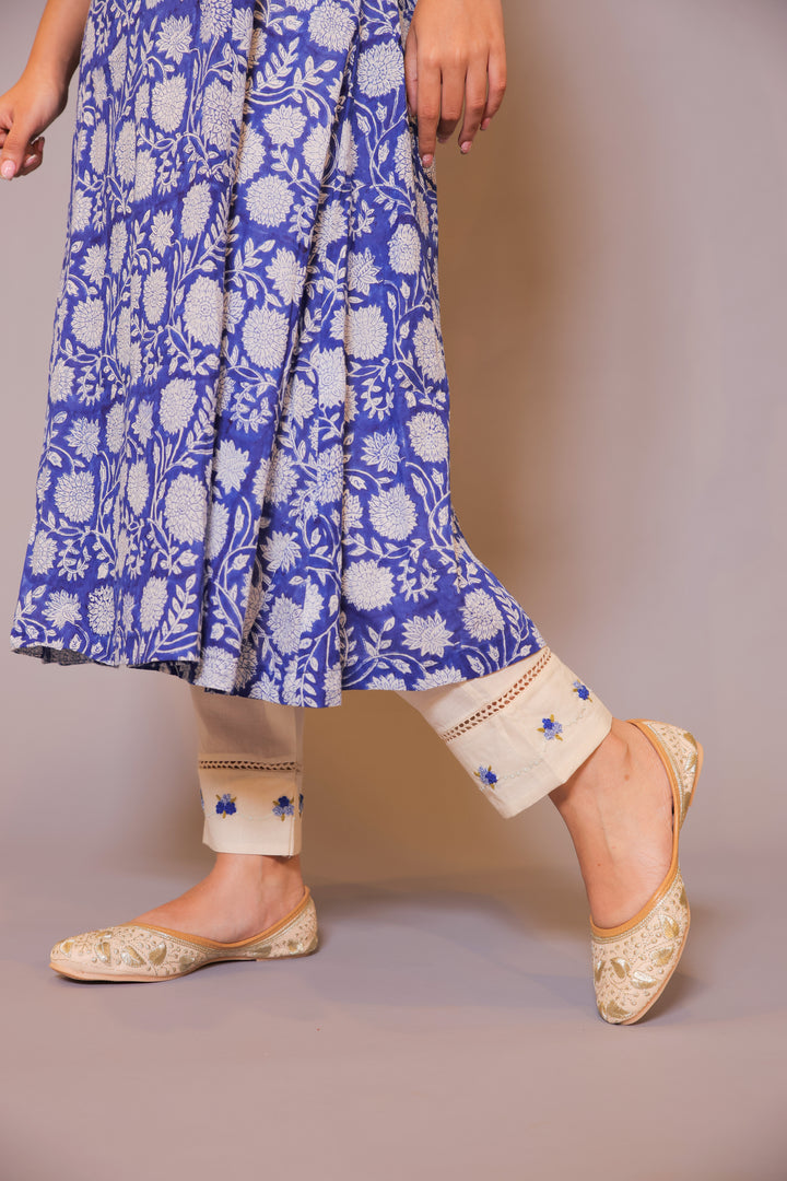 Pants with hand embroidery in shades of Blue