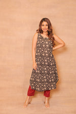 Load image into Gallery viewer, Black Sleeveless Kurta
