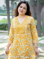 Load image into Gallery viewer, Women&#39;s Cotton Yellow &amp; White Kurti
