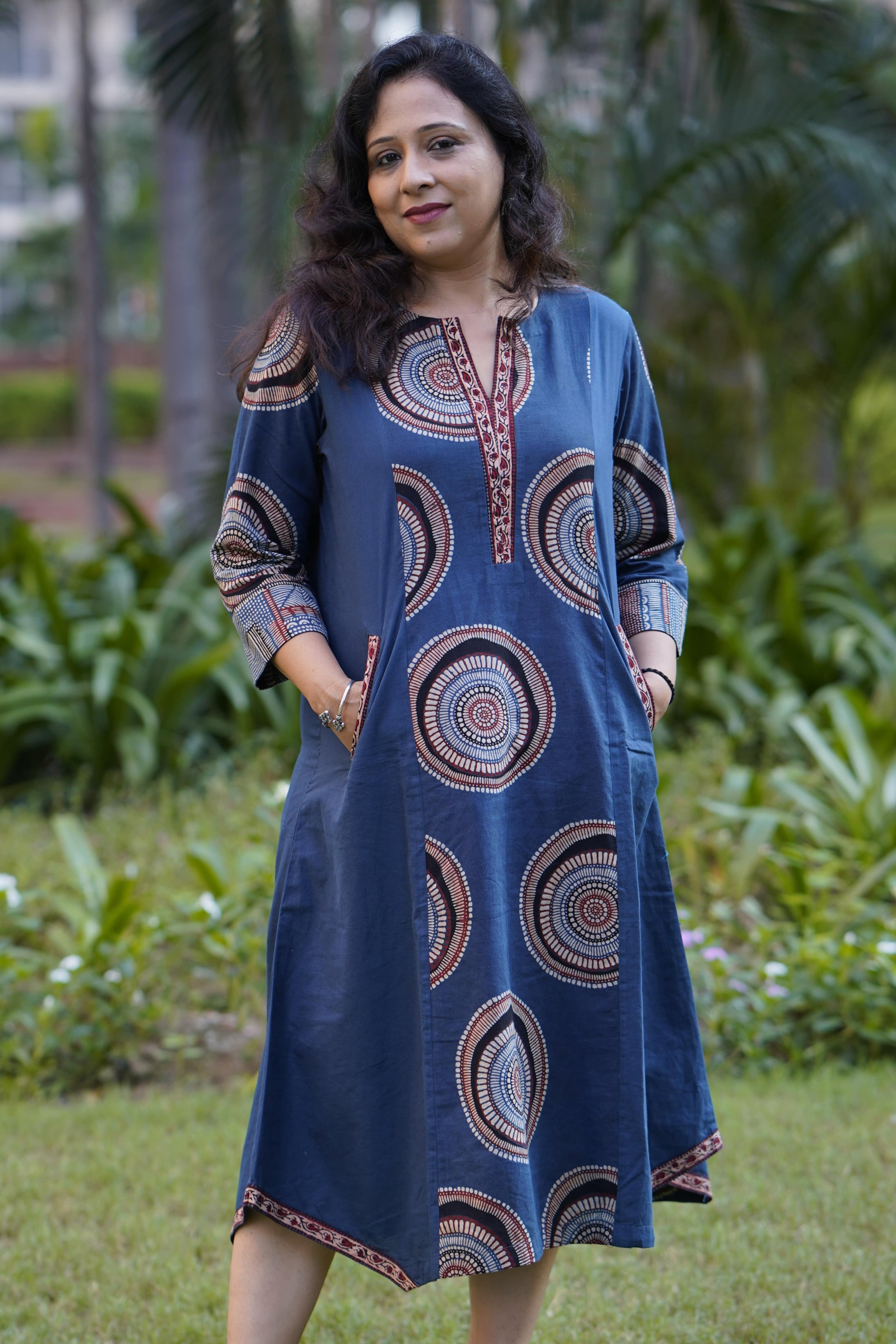 Indigo Circle Red