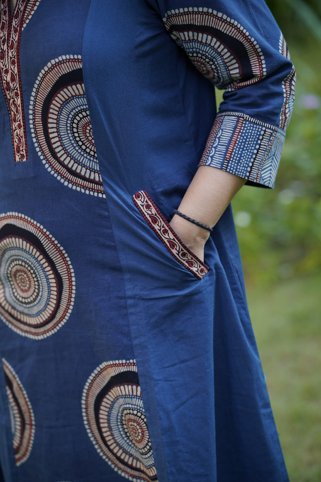 Indigo Circle Red