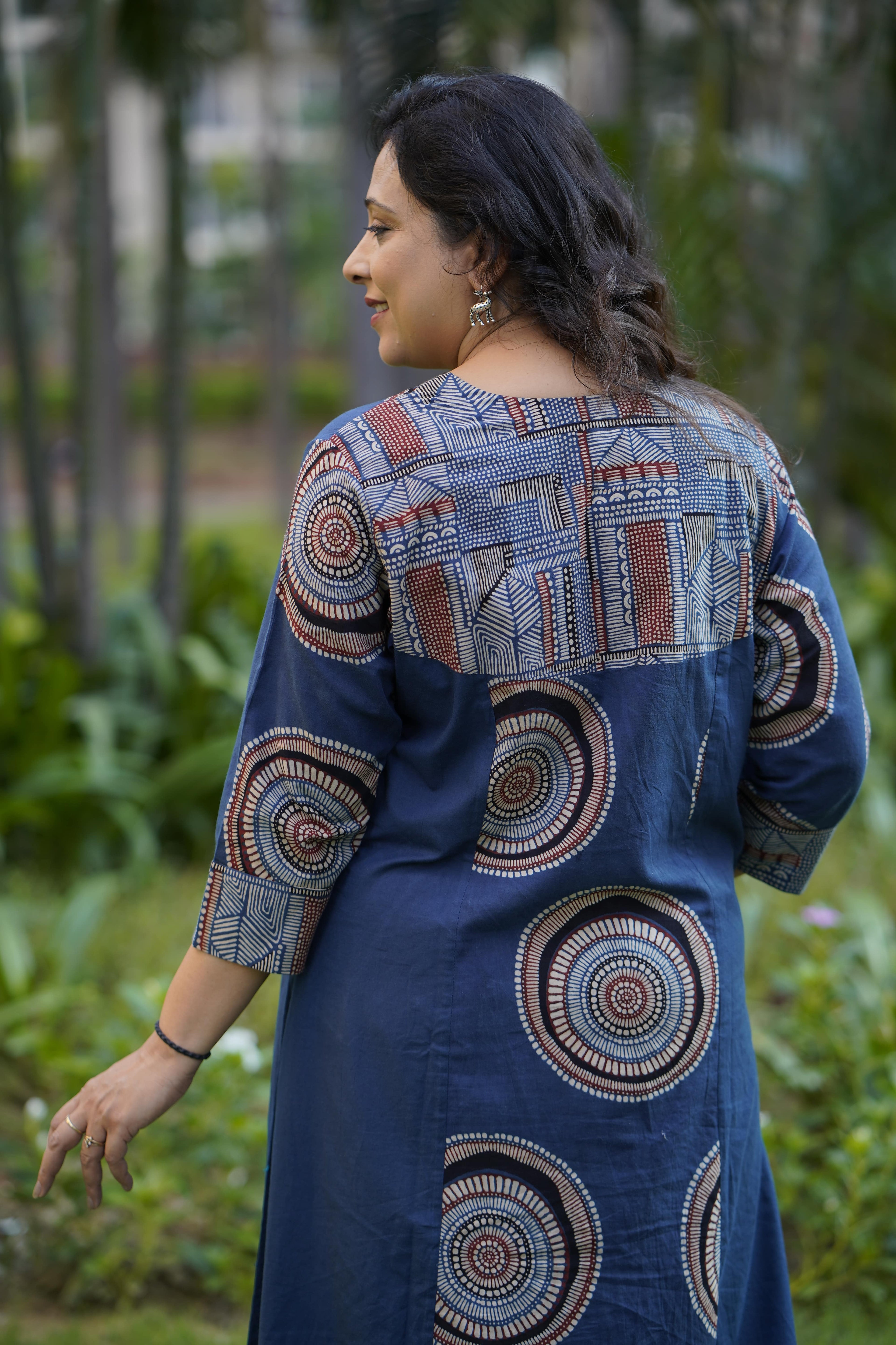 Indigo Circle Red