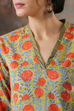 Load image into Gallery viewer, Women&#39;s Aparna Kurta (Macaw)
