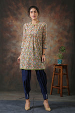 Load image into Gallery viewer, Women&#39;s Virginia Top (Macaw)
