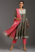 Load image into Gallery viewer, Women&#39;s Nalini Kurta
